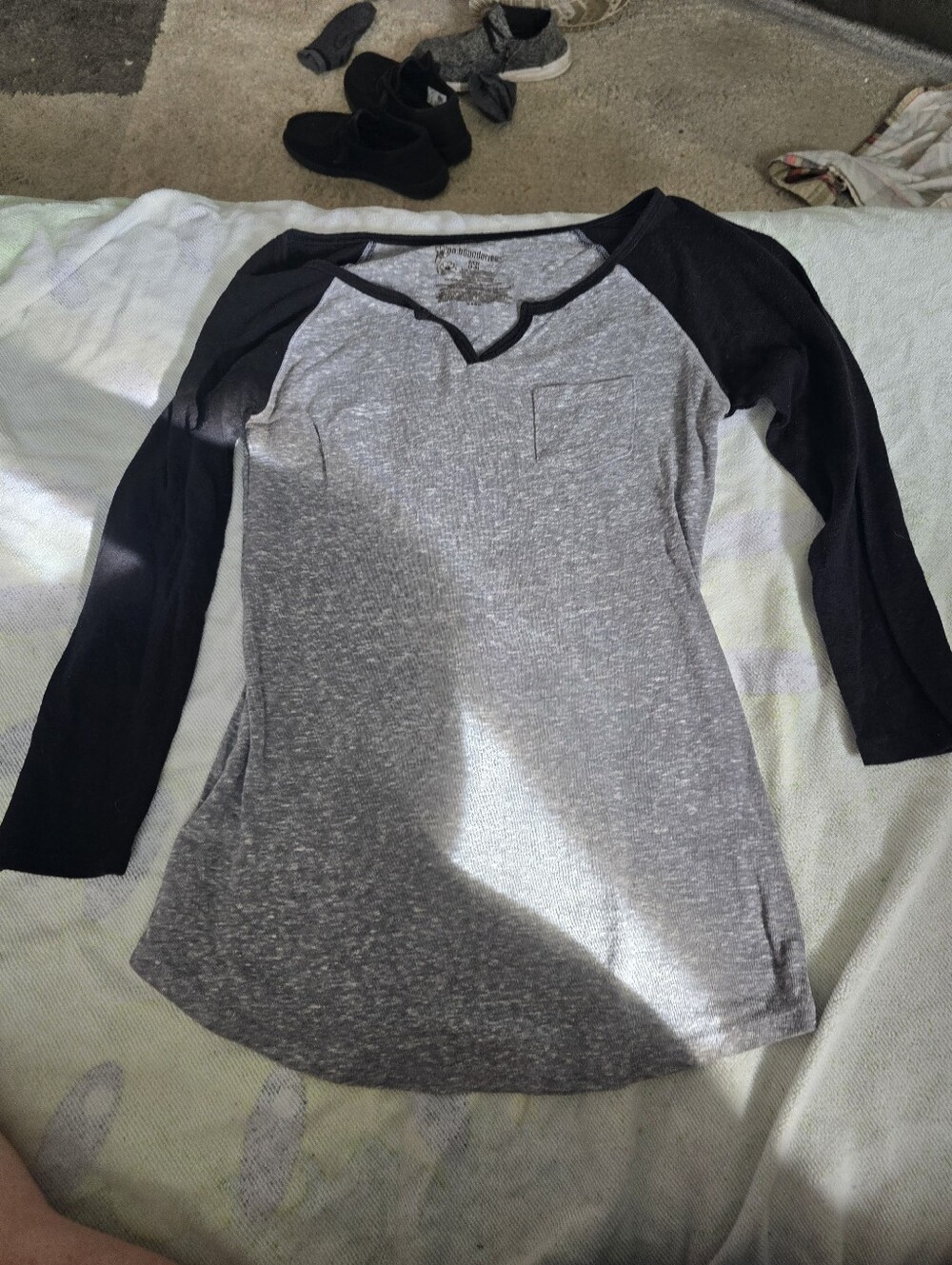 No Boundaries Small 3-5 Long Sleeve Black And Gray Shirt. Good Condition